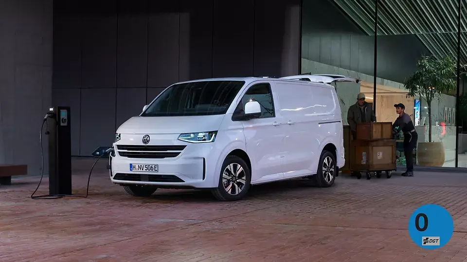 la Volkswagen Transporter T7 L2 